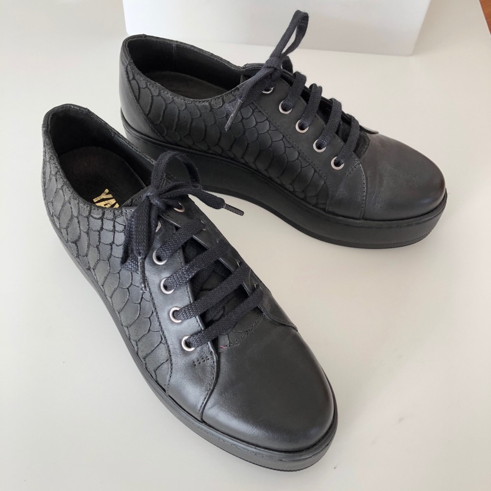 RETURN OK. NWOT Black Leather Comfy Shoes